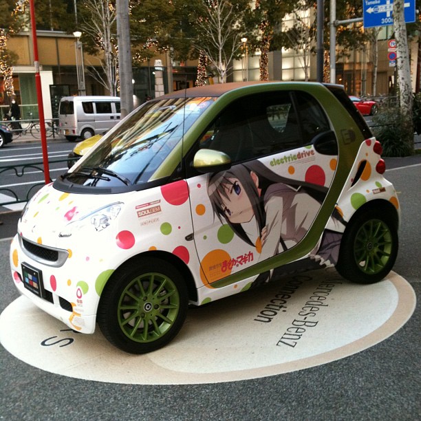 Mercedes-Benz mostrará automóviles temáticos de Puella Magi Madoka Magica