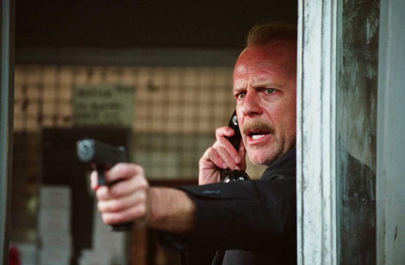 Five Againtst a Bullet... Bruce Willis contra el narco mexicano