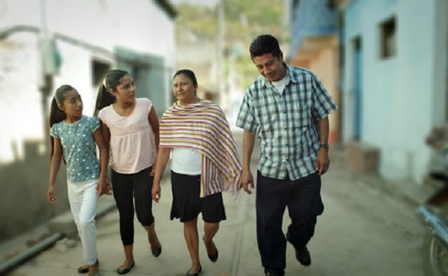 Las películas mexicanas Aquí y Allá, y Fogo competirán en Cannes