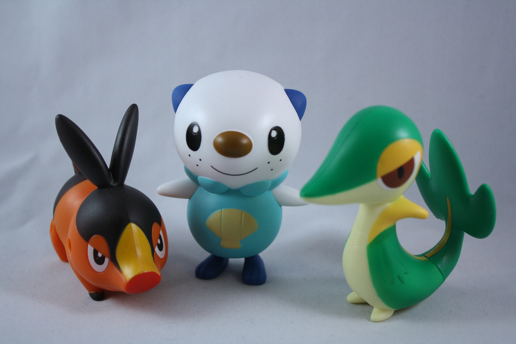 Snivy, Tepig y Oshawott regresan como iniciales en Pokémon Black y White Version 2