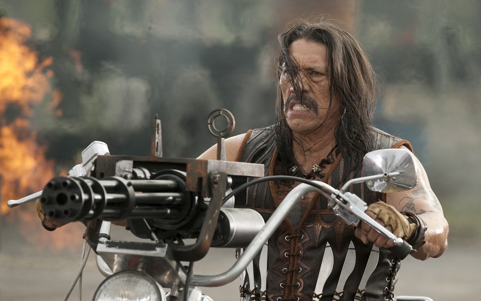 Machete Kills | ¡Danny Trejo presenta su primer tráiler!