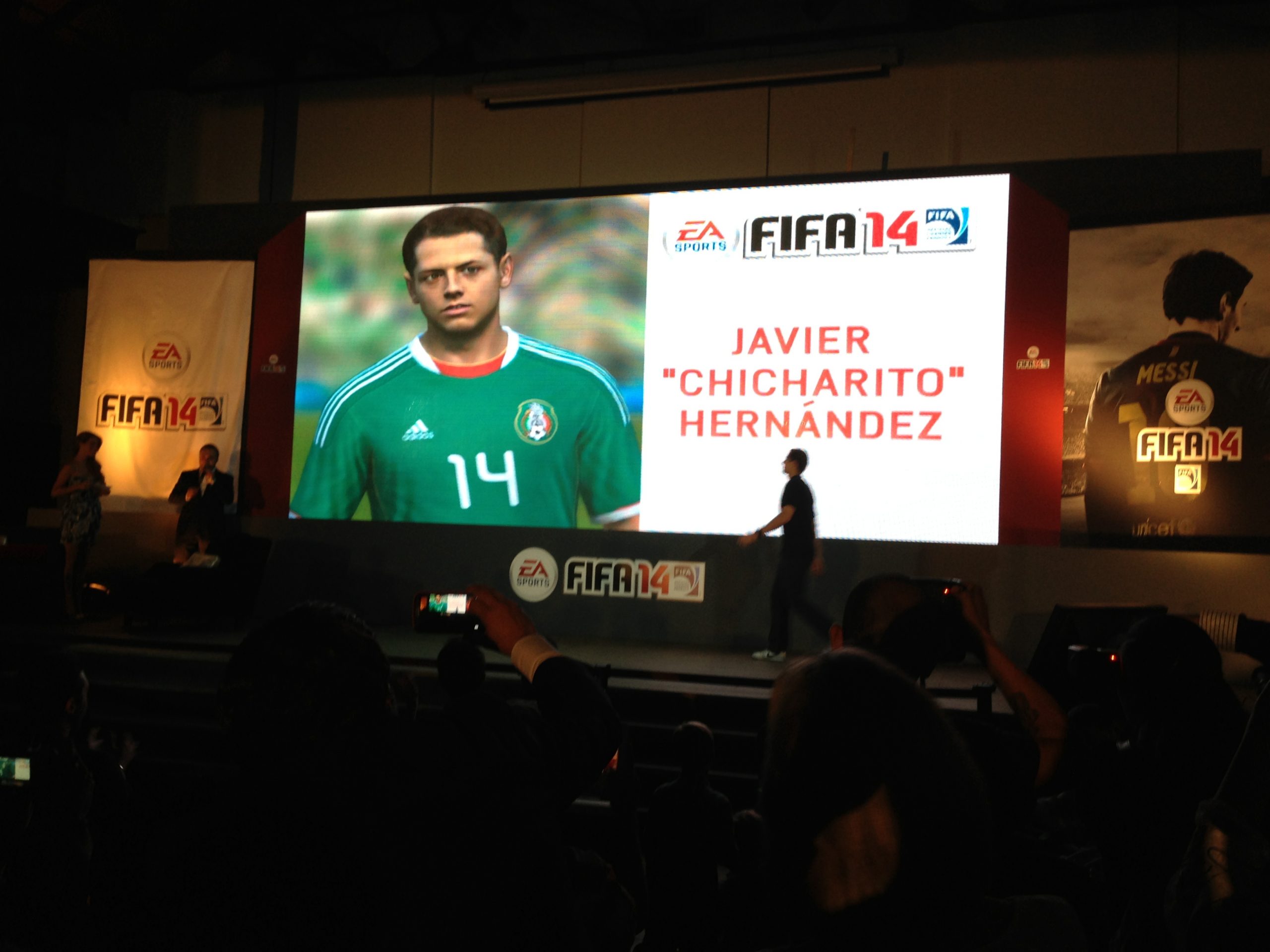 Y para la portada de FIFA 14 en México… Chicharito