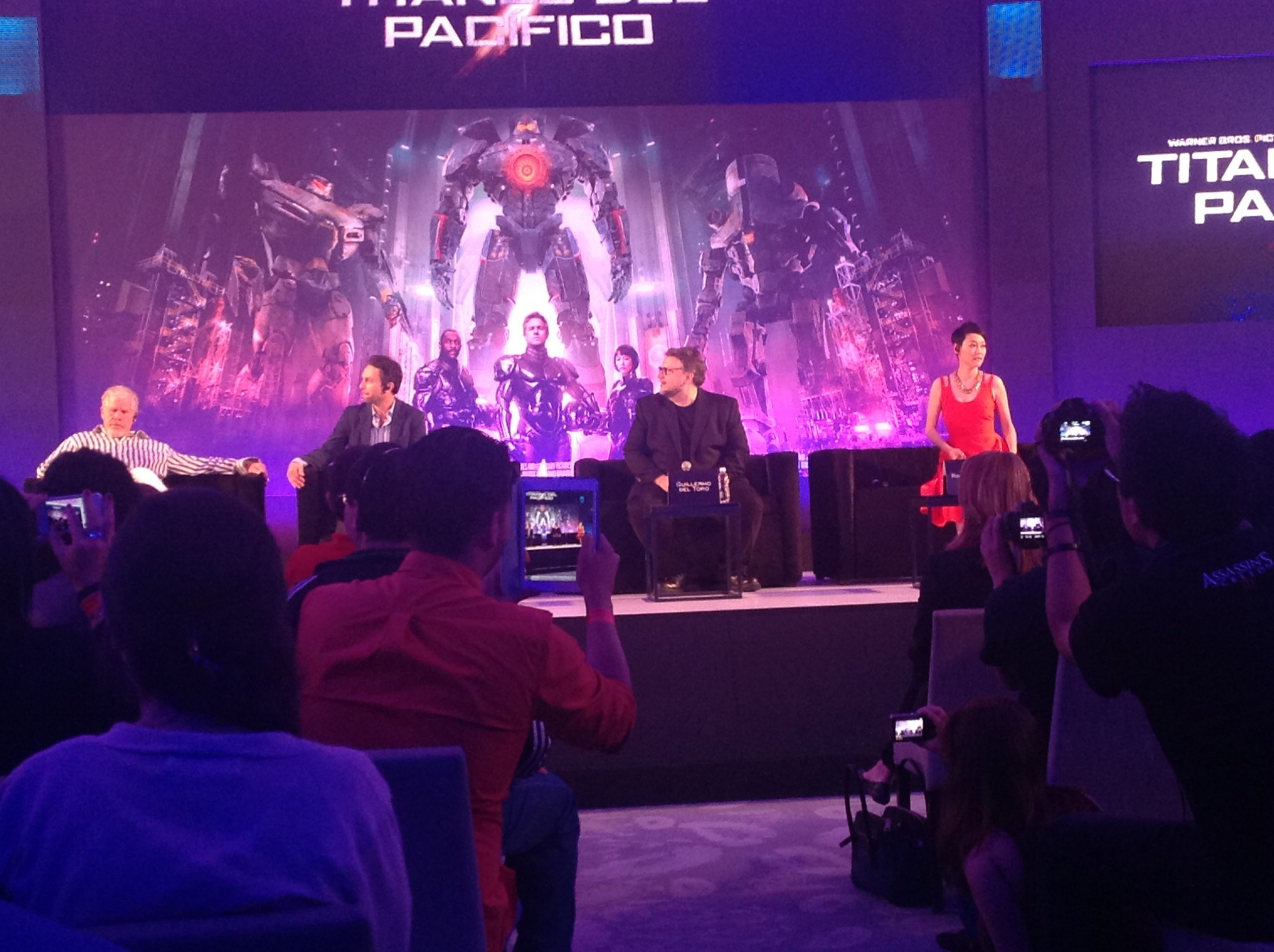 Menos reboots y más robots: Del Toro habla de Titanes del Pacífico