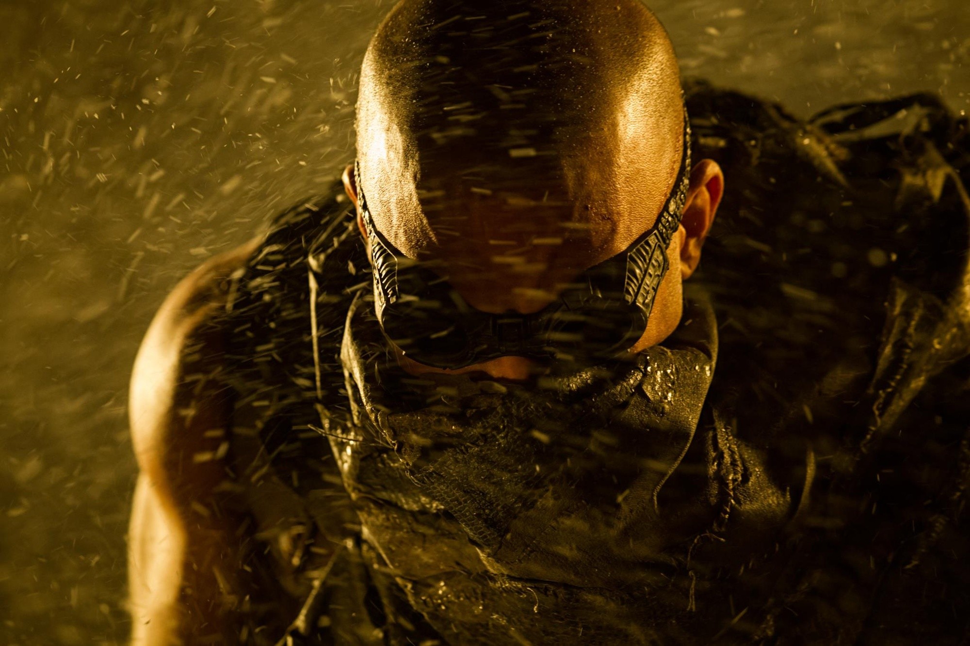 Riddick: El Amo de la Oscuridad | Tráiler sin censura con Vin Diesel