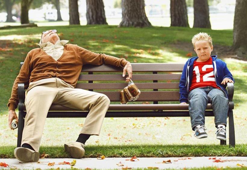 El Abuelo Sinvergüenza | Clip de paseo en cohete y carteles