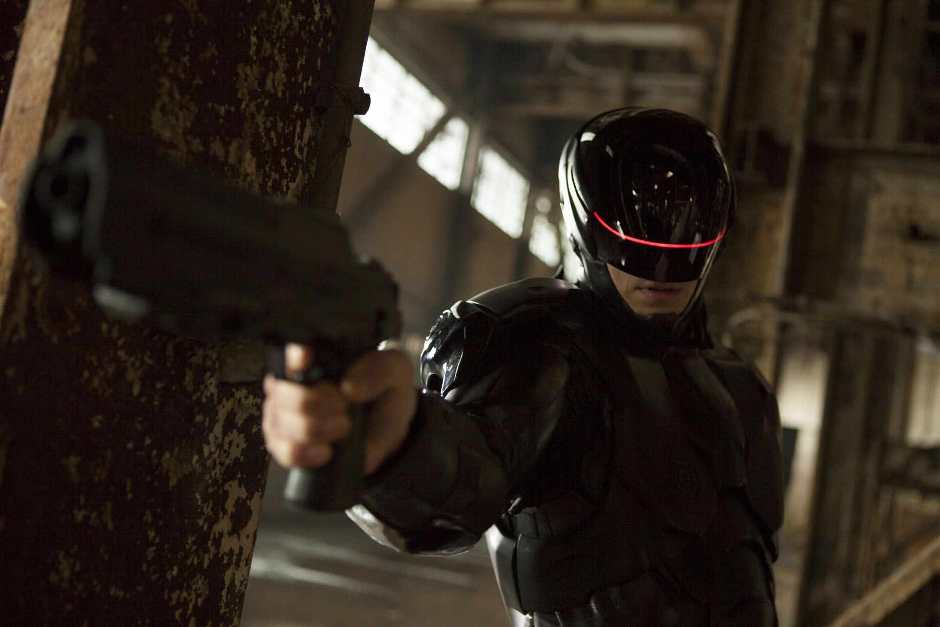¡El nuevo tráiler y póster de RoboCop están aquí!