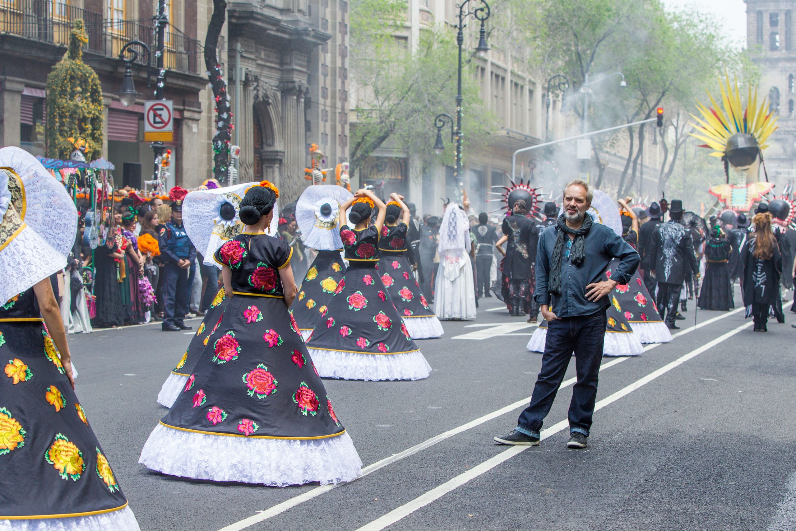 Detrás de cámaras de Spectre con el Día de Muertos en México